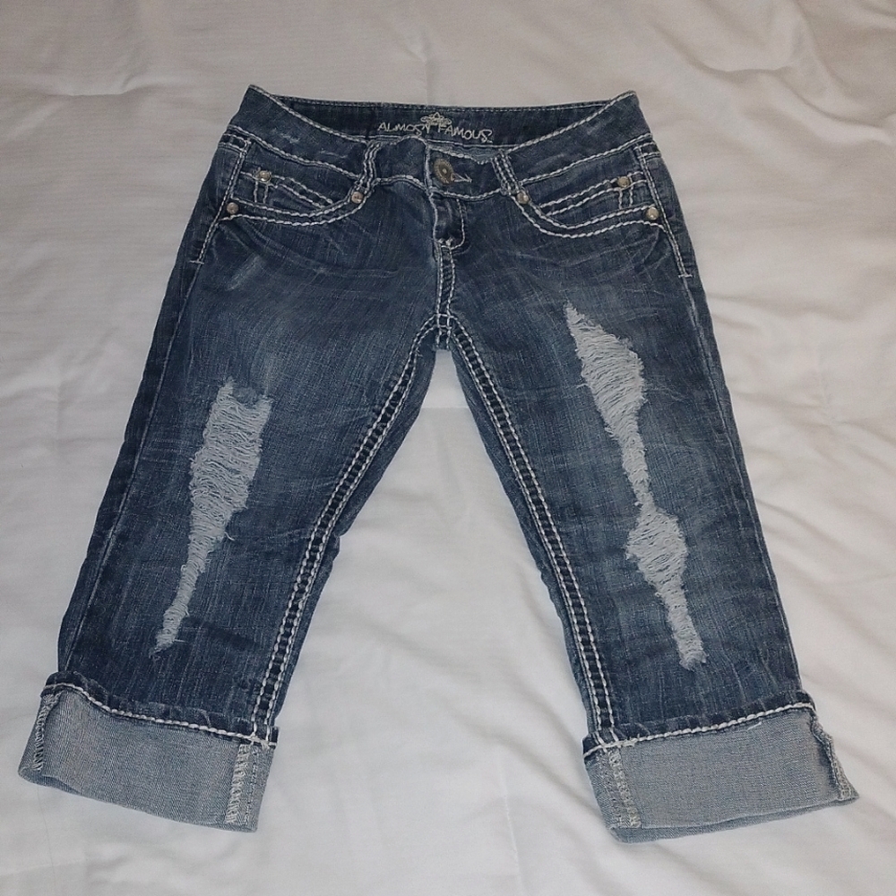 ⚜️ Almost Famous Distressed Denim Capris